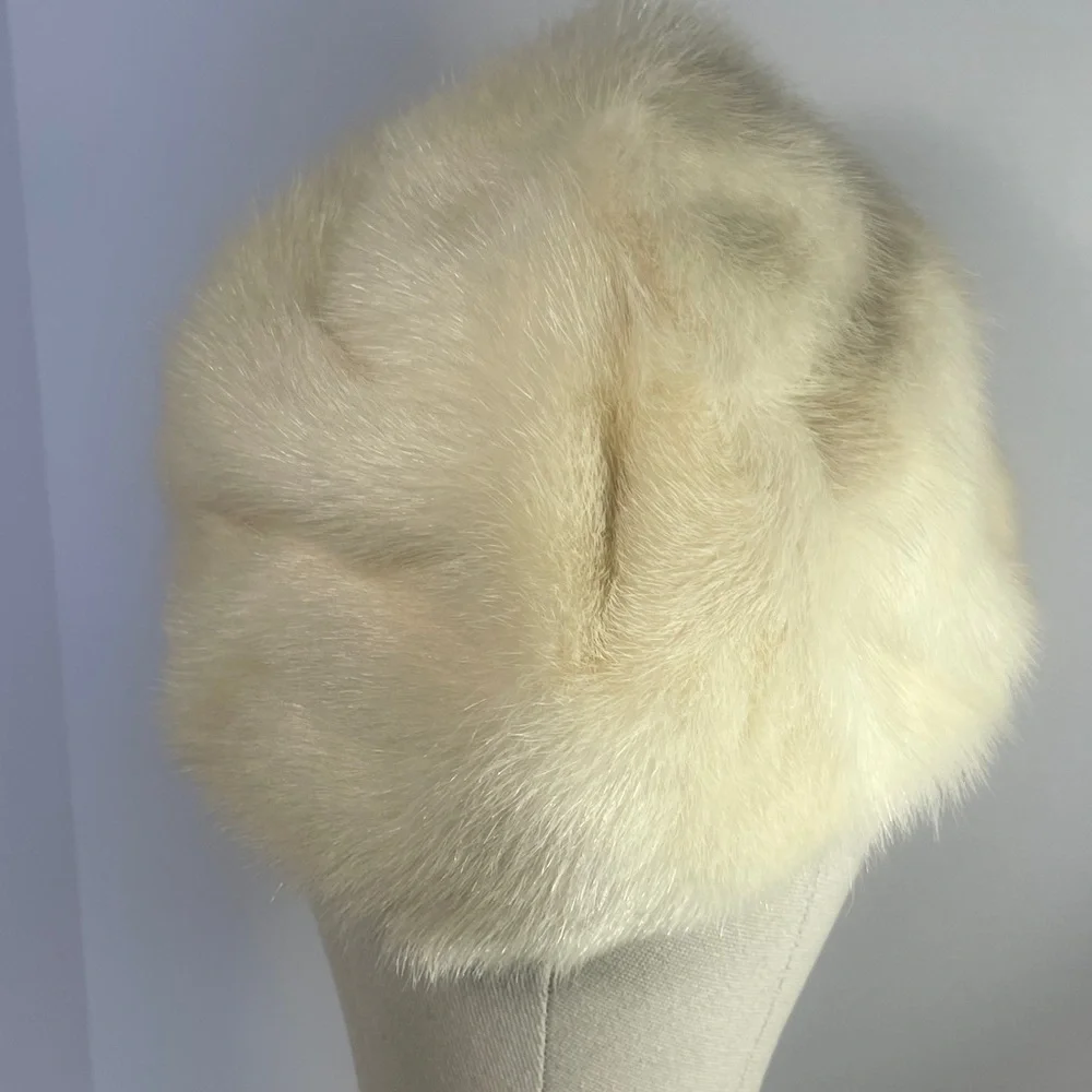 VINTAGE Cream Fur Hat from ORBACH’S OVAL ROOM 50’s -60’s.  Likely Mink.